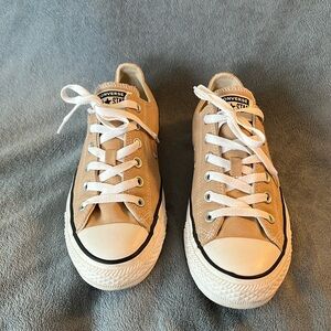 COPY - Converse Tan Low Top Sneakers Women’s 9.5 Men’s 7.5